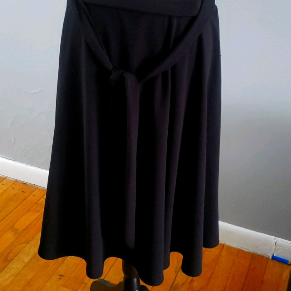 ⚫ skirt
